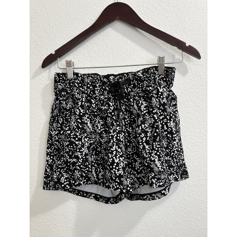 Lululemon‎ Women 4 Chirasu Black White On the Fly Short 2.5" Pockets Athleisure